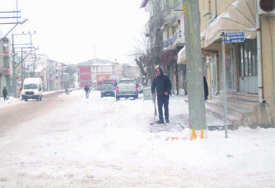 Mesai Kar Küreyerek Başladı