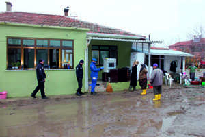 Sel Mağduru Oğulpaşa’nın Yaraları Sarılıyor