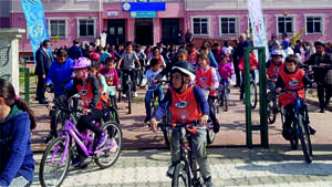 Güçlü Pedallar Projesi Kapsamında Öğrencilere Hediyeleri Verildi