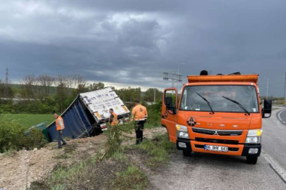 YOLDAN ÇIKTI, TARLAYA GİRDİ