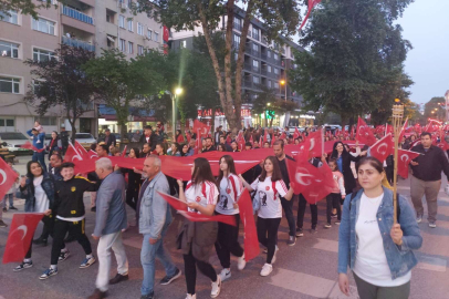 COŞKULU GENÇLİK YÜRÜYÜŞÜ