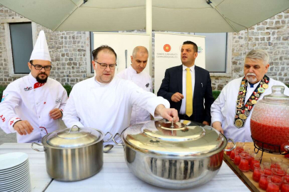 ŞEFLERDEN YEMEK İKRAMI