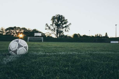 FUTBOL TOPLARINI ÇALDILAR