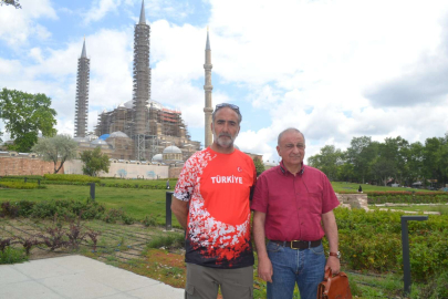 MARATON FOTOĞRAFLARI DEPREMZEDE ÇOCUKTAN