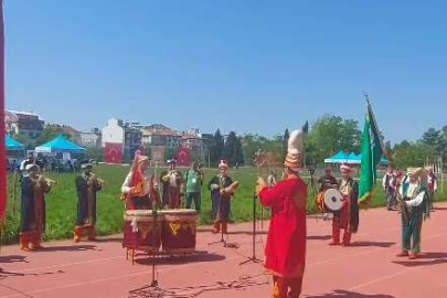 ÜNİVERSİTEDE YAĞLI GÜREŞ