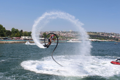 FLYBOARD GÖSTERİSİ HEYECAN DOLU ANLAR YAŞATTI