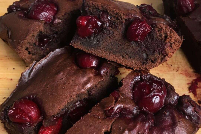 MÜKEMMEL KIVAMIYLA, VİŞNELİ BROWNİE