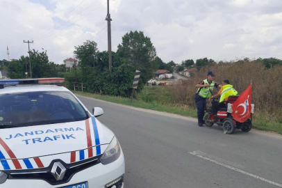 JANDARMA REFLEKTİF YELEK DAĞITTI