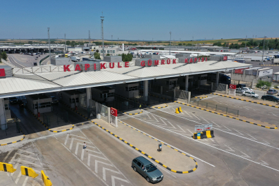 GURBETÇİLER TÜRKİYE'YE ÖZLEMLE GİRİYOR