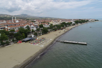 BAYRAKLI PLAJLARI MİSAFİRLERİNİ AĞIRLAMAYA HAZIR