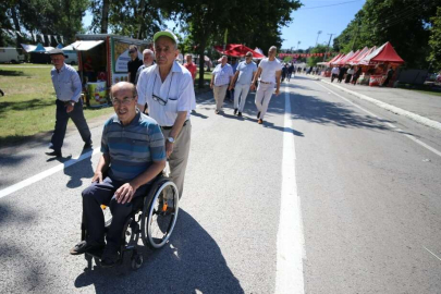 KIRKPINAR SEVDASI YAŞLILIK VE ENGEL TANIMIYOR