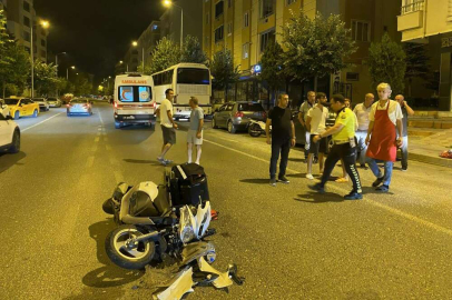 EHLİYETSİZ SÜRÜCÜ MOTOSİKLETLE ÇARPIŞTI: 1 YARALI