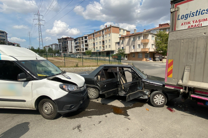 17 YAŞINDAKİ EHLİYETSİZ SÜRÜCÜ KAZA YAPTI