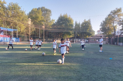 FUTBOL AŞIĞI BUĞRA SAHAYA ÇIKTI