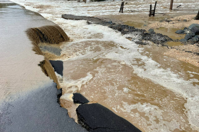 SAĞANAK NEDENİYLE KIRKLARELİ'NDEKİ DEĞİRMEN DERESİ TAŞTI