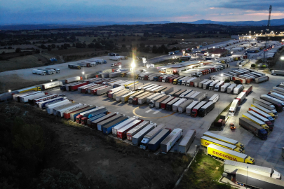 SİSTEM GÜNCELLEMESİ SINIRDA TIR KUYRUĞUNA YOL AÇTI