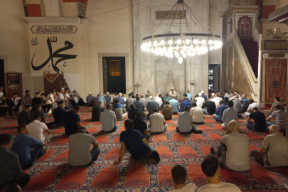 EDİRNE’DE MEVLİT KANDİLİ'NDE CAMİLER DOLDU