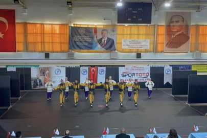 FOLKLOR EKİBİ MADALYAYLA DÖNDÜ