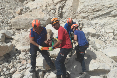 YÜKSEKTEN DÜŞEN KİŞİ AFAD TARAFINDAN KURTARILDI