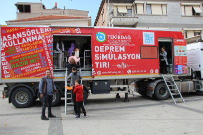 DEPREM SİMÜLASYON TIR’I UZUNKÖPRÜ’DE