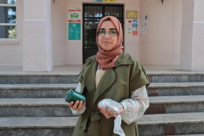 2 ÖĞRENCİ GAZZE'YE DESTEK İÇİN HARÇLIKLARINI BAĞIŞLADI