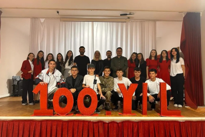 100. YILA ÖZEL TİYATRO SAHNELENDİ