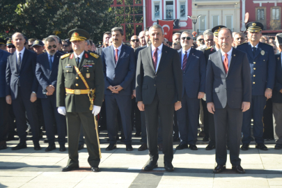 100 YILLIK COŞKU ÇELENK SUNUMUYLA BAŞLADI