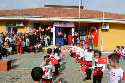 MİNİKLERDEN COŞKULU CUMHURİYET KUTLAMASI