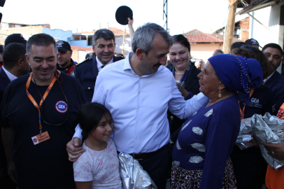 VALİDEN ÇOCUKLARA OYUNCAK