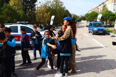 ÇOCUKLARDAN JANDARMAYA ZİYARET