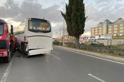 FRENİ BOŞALAN OTOBÜS OTOMOBİLE VE VİNCE ÇARPTI