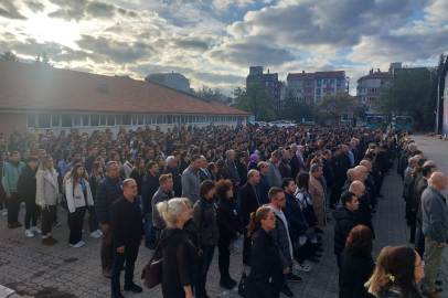 TÜ ÖĞRENCİLERİ ATATÜRK’Ü ANDI