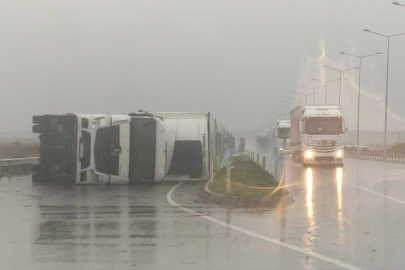 Hortum İpsala’da TIR devirdi