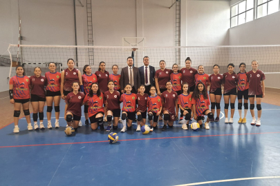 Kurtuluş Kupası Yıldız Kız Voleybol Turnuvası Tamamlandı