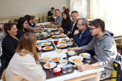 Tabakoğlu öğrencilerle bir araya geldi