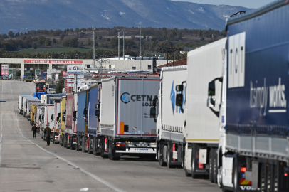 Yağışlı hava nedeniyle TIR kuyruğu uzadı