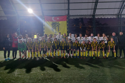 Kadın futbol takımı sezonu açtı