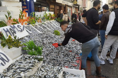 Hamsinin fiyatı düşmeye devam ediyor