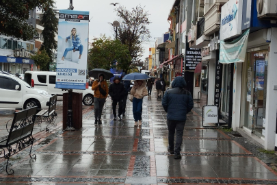 Edirne güne yağmurla uyandı