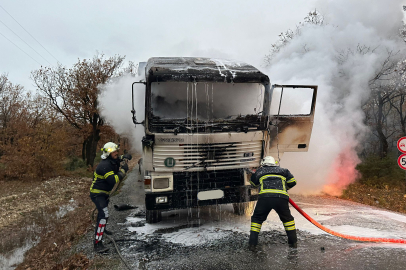 Saman yüklü TIR’da yangın çıktı