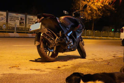 Köpeğe çarpan motosiklet sürücüsü ölümden döndü