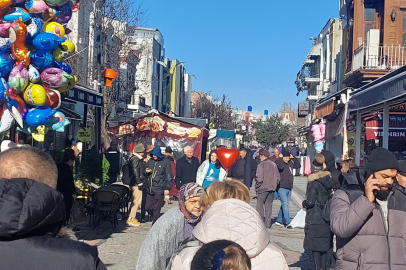 Güneşli havayı gören sokağa çıktı