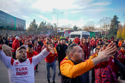 Derbi öncesi Galatasaray taraftarı stada geldi