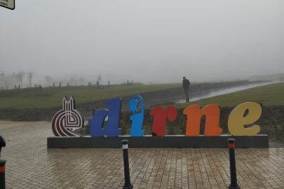 Edirne’de yoğun sis bugün de etkili oluyor