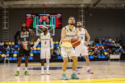 Kapaklıspor, sahasında Pizza Lazza Haremspor'a 77-74 mağlup oldu