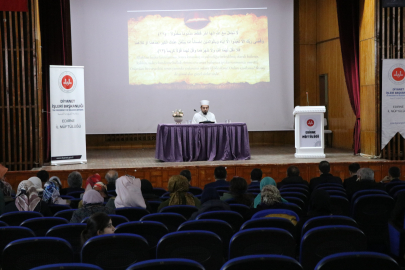 ‘Muhabbettin Kapısı Aile: Anne ve Babalık Rolleri’ semineri düzenlendi