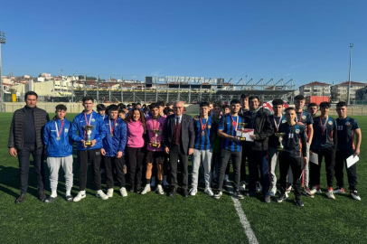 Genç A Erkekler Futbolda Kırkpınar Spor lisesi birinci