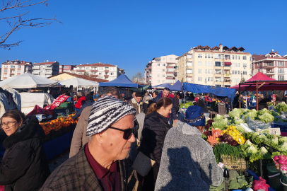 Pazarda akşam yoğunluğu