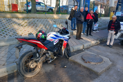 Kaza yapan motosikletli 130 metre sürüklendi