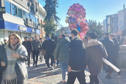 Kardan sonra güneşi gören sokağa çıktı